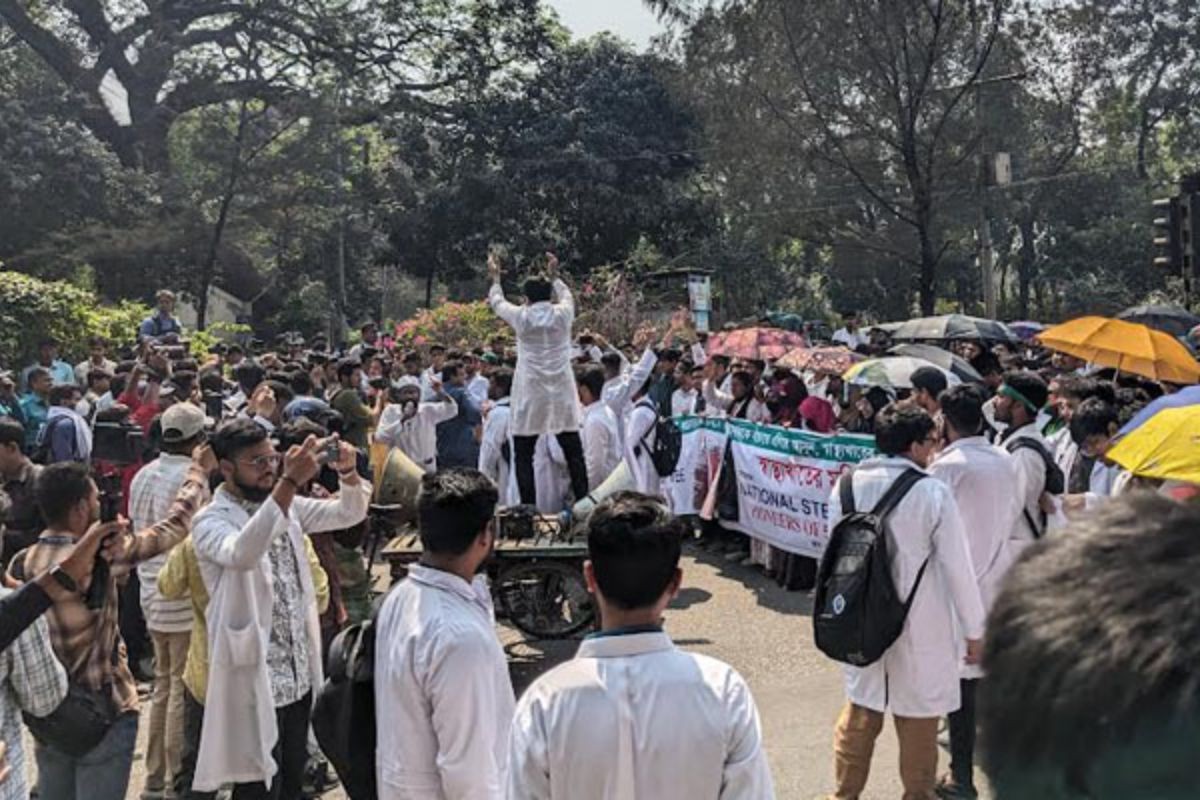 দাবি আদায়ে চিকিৎসকদের ১৫ সদস্যদের প্রতিনিধি দল স্বাস্থ্য মন্ত্রণালয়ে