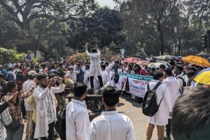 দাবি আদায়ে চিকিৎসকদের ১৫ সদস্যদের প্রতিনিধি দল স্বাস্থ্য মন্ত্রণালয়ে