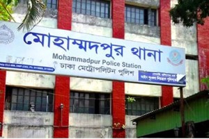 ধূমপান করায় স্থানীয়দের সঙ্গে বাকবিতণ্ডা, দুই তরুণীকে থানায় নিলো পুলিশ