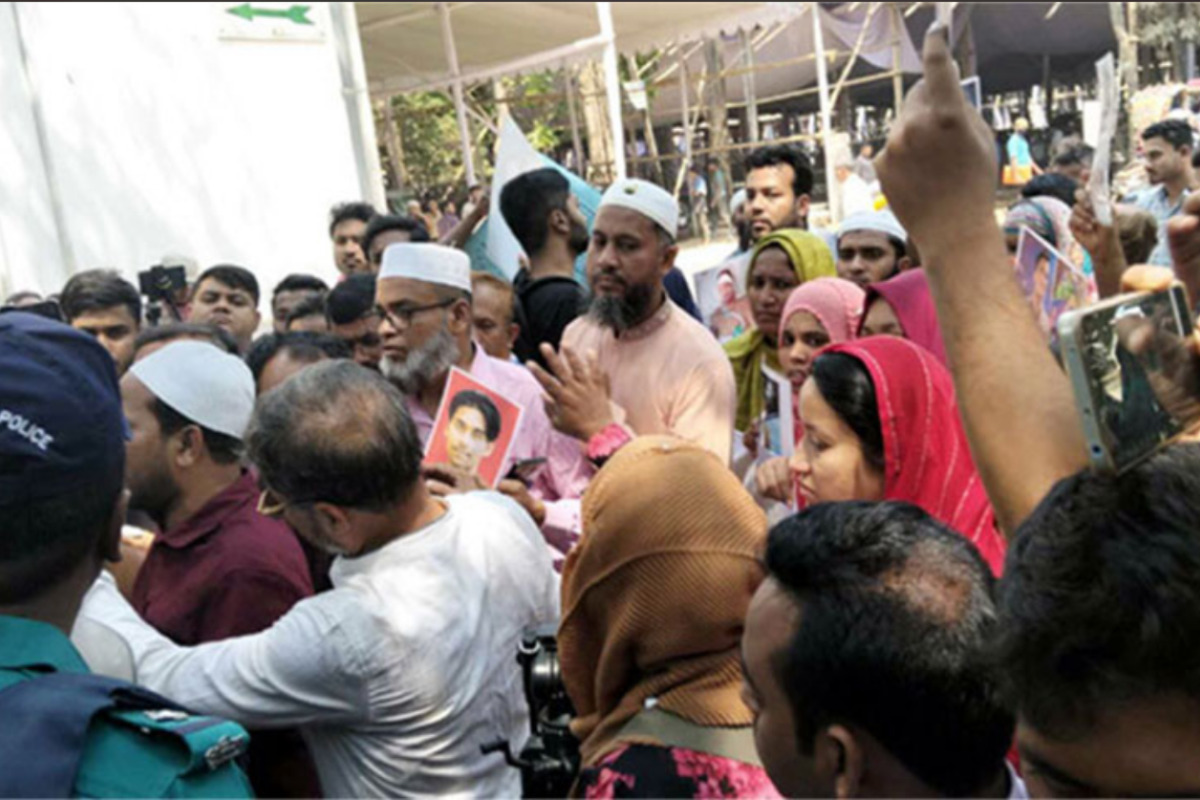 চিফ প্রসিকিউটরের পদত্যাগের দাবিতে শহিদ পরিবারের বিক্ষোভ