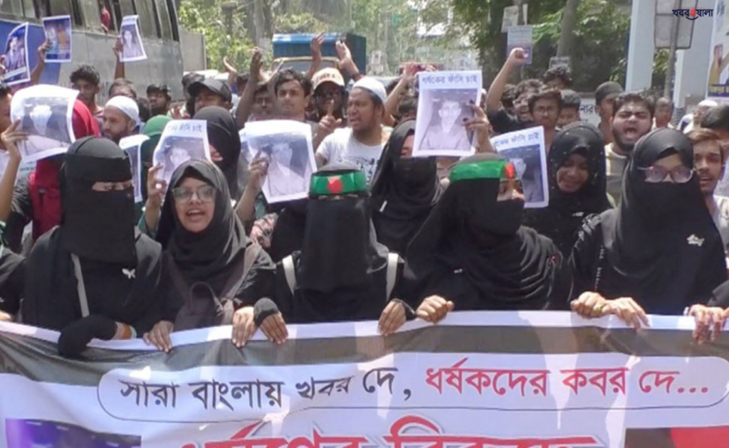 নবাবগঞ্জে ৭ বছরের শিশুকে ধর্ষণের অভিযোগে বিক্ষোভ 4 nababgong 1742392913 নবাবগঞ্জে ৭ বছরের শিশুকে ধর্ষণের অভিযোগে বিক্ষোভ