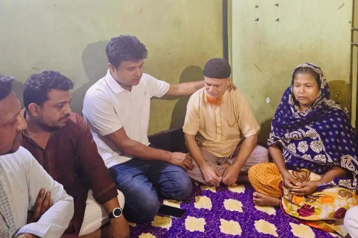 ছুরিকাঘাতে নিহত সেই ছাত্রদল কর্মীর পরিবারের খোঁজ নিলেন তারেক রহমান