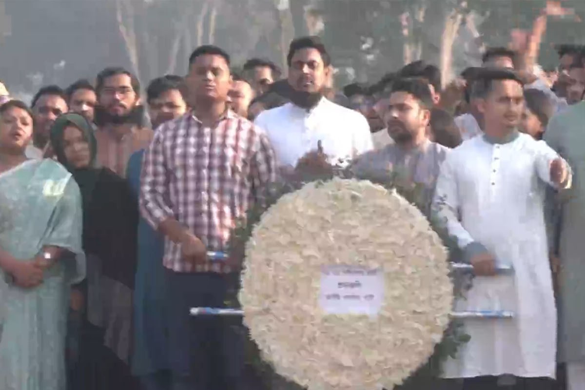 জাতীয় স্মৃতিসৌধে জাতীয় নাগরিক পার্টির শ্রদ্ধা