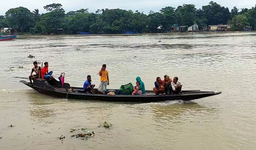 সুনামগঞ্জে যাত্রীবাহী ইঞ্জিন চালিত নৌকা ডুবে নারী-শিশুসহ নিহত ৫ 3 noudubi 1743301305 সুনামগঞ্জে যাত্রীবাহী ইঞ্জিন চালিত নৌকা ডুবে নারী-শিশুসহ নিহত ৫