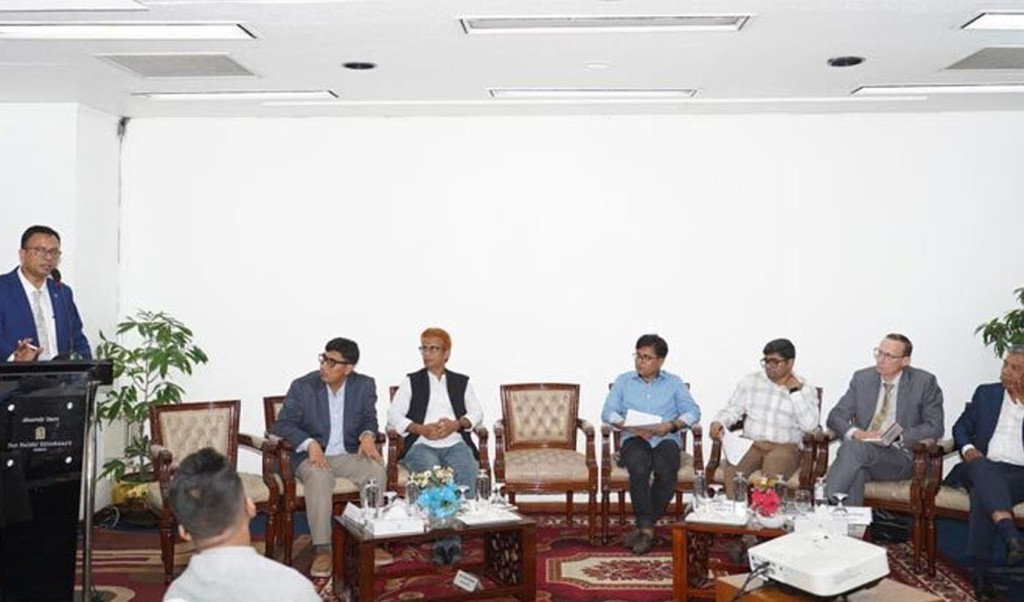 জমি বিক্রি করে আর ১৮ শতাংশ চড়া সুদের ঋণ নিয়ে বিদেশ যায় মানুষ: ওকাপ 3 okab 1742357752 জমি বিক্রি করে আর ১৮ শতাংশ চড়া সুদের ঋণ নিয়ে বিদেশ যায় মানুষ: ওকাপ
