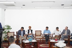 জমি বিক্রি করে আর ১৮ শতাংশ চড়া সুদের ঋণ নিয়ে বিদেশ যায় মানুষ: ওকাপ