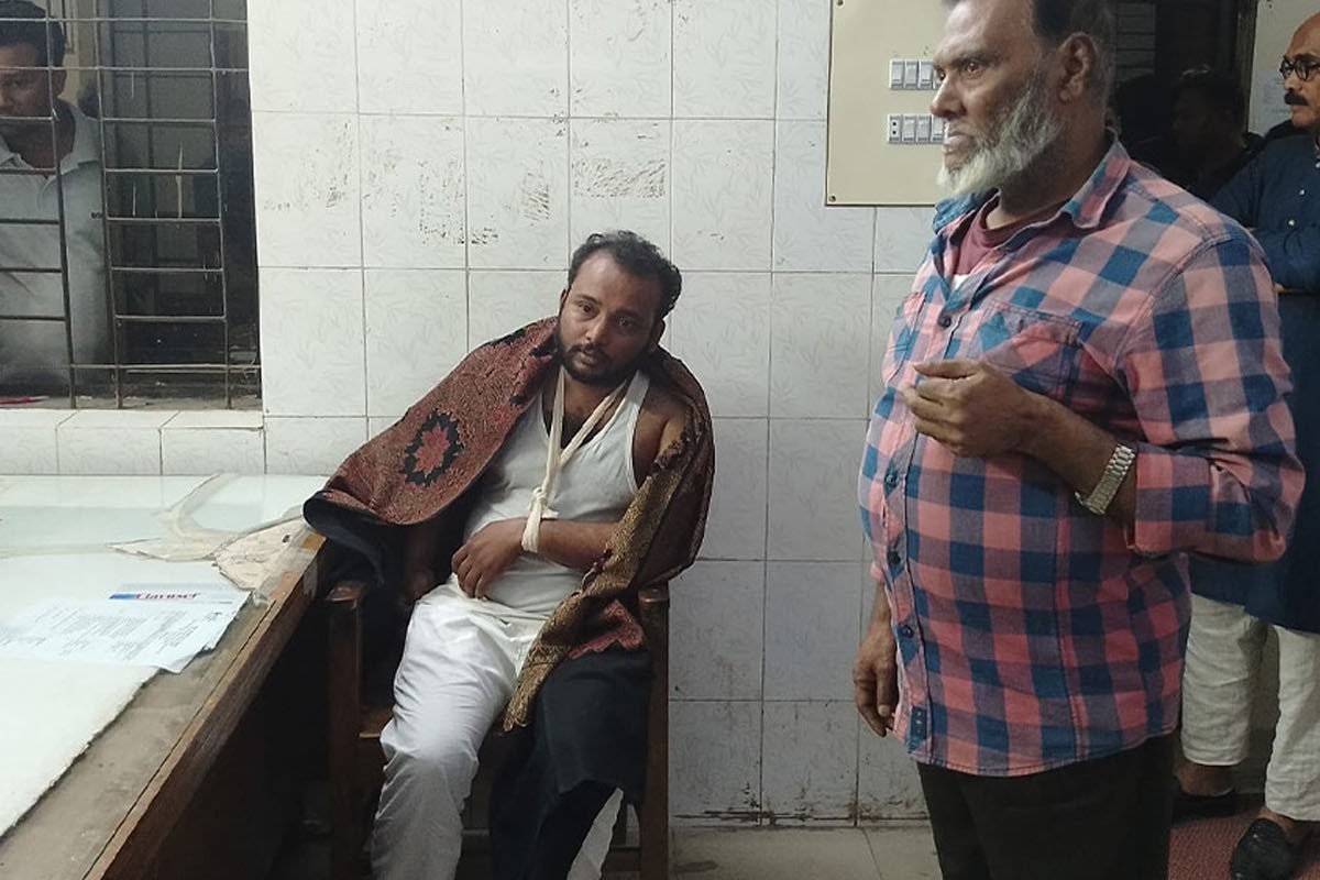 পিরোজপুরে বৈষম্যবিরোধী ছাত্র আন্দোলন ও নাগরিক কমিটির মধ্যে সংঘর্ষ, আহত ৫