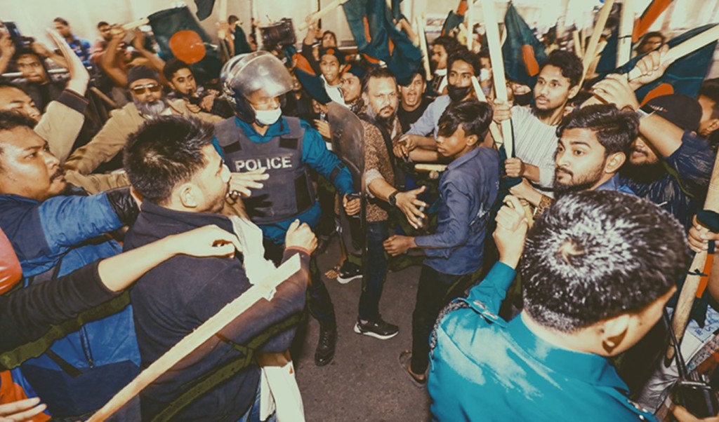 জনশৃঙ্খলা ও নিরাপত্তায় প্রতি মাসে সরকারের ব্যয় প্রায় ২ হাজার কোটি টাকা 4 police 1741085628 জনশৃঙ্খলা ও নিরাপত্তায় প্রতি মাসে সরকারের ব্যয় প্রায় ২ হাজার কোটি টাকা