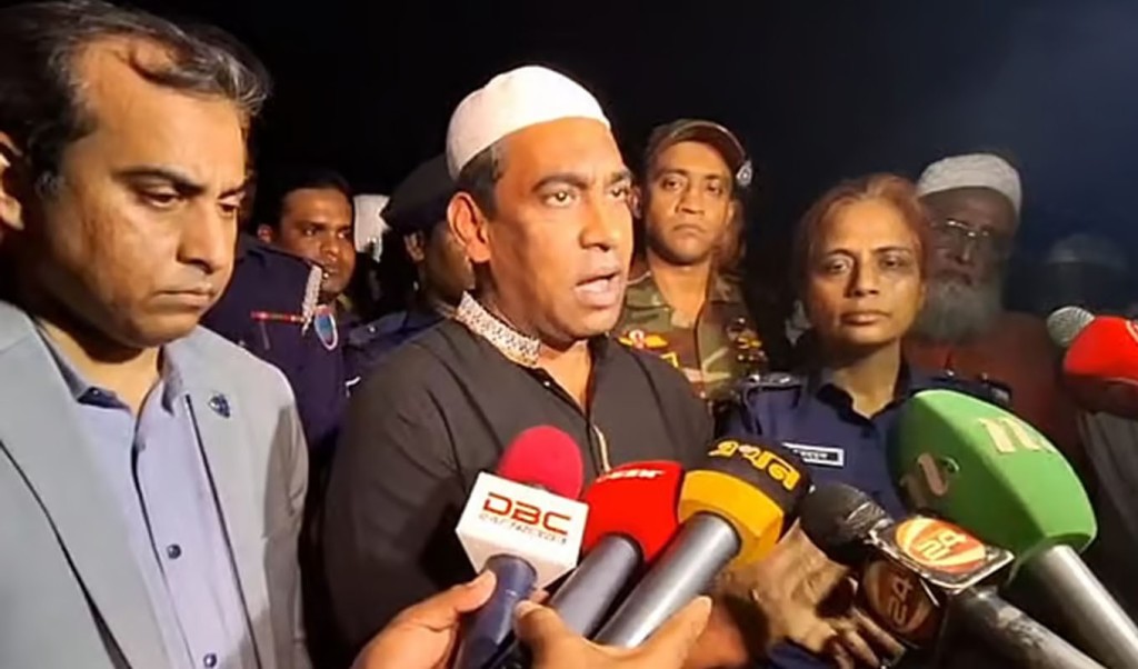 আমাদের ওপর আস্থা রাখবেন,মামলার তদন্তের সঙ্গে আমিও জড়িয়ে আছি:ডিআইজি রেজাউল 3 rejauldig 1741930917 আমাদের ওপর আস্থা রাখবেন,মামলার তদন্তের সঙ্গে আমিও জড়িয়ে আছি:ডিআইজি রেজাউল