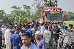বরগুনায় বাসচাপায় প্রাণ গেলো তিন ভাইয়ের