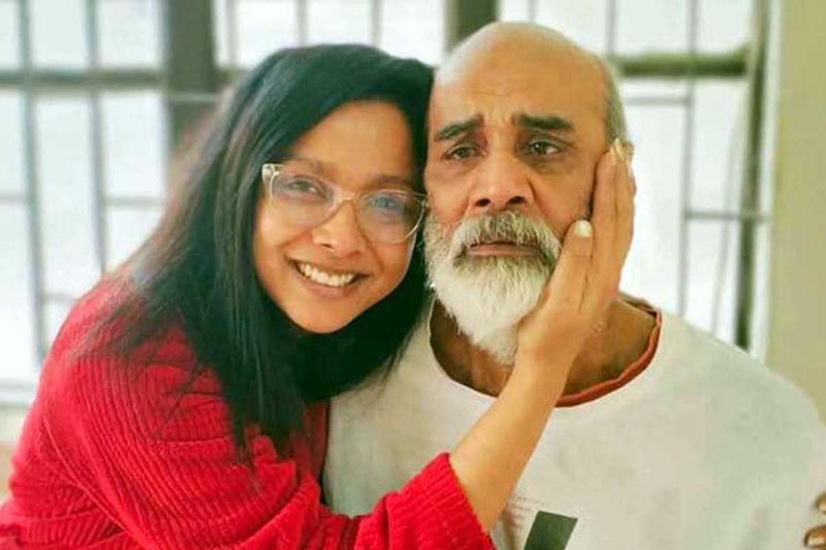 বাবা হারালেন অভিনেত্রী রুনা খান