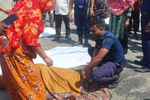 কুষ্টিয়ায় ট্রাকচাপায় প্রাণ গেল মা ও শিশু সন্তানের