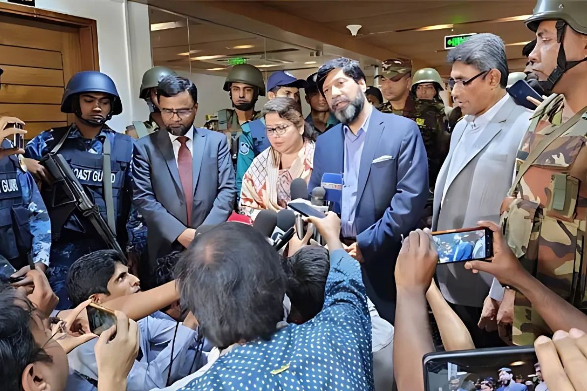 মাথানত করবেন না বিএসইসির চেয়ারম্যান রাশেদ মাকসুদ