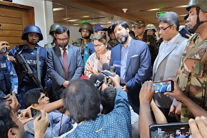 মাথানত করবেন না বিএসইসির চেয়ারম্যান রাশেদ মাকসুদ
