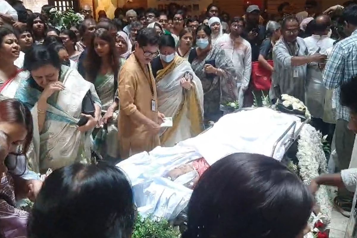 ছায়ানটে আনা হলো সন‌্জীদা খাতুনের মরদেহ, শ্রদ্ধা জানাতে আসছেন নানা শ্রেণি পেশার মানুষ