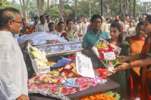 শহীদ মিনারে সন্‌জীদা খাতুনকে শেষ শ্রদ্ধা: সাংস্কৃতিক অঙ্গনের অগণিত শ্রদ্ধার্ঘ্য