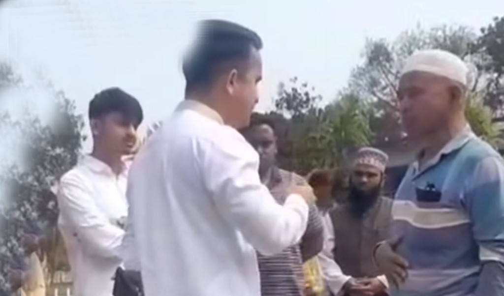 বিএনপি নেতার তোপের মুখে সারজিস, ছড়িয়ে পড়া ভিডিওতে যা দেখা গেলো 3 sar 1743129204 বিএনপি নেতার তোপের মুখে সারজিস, ছড়িয়ে পড়া ভিডিওতে যা দেখা গেলো