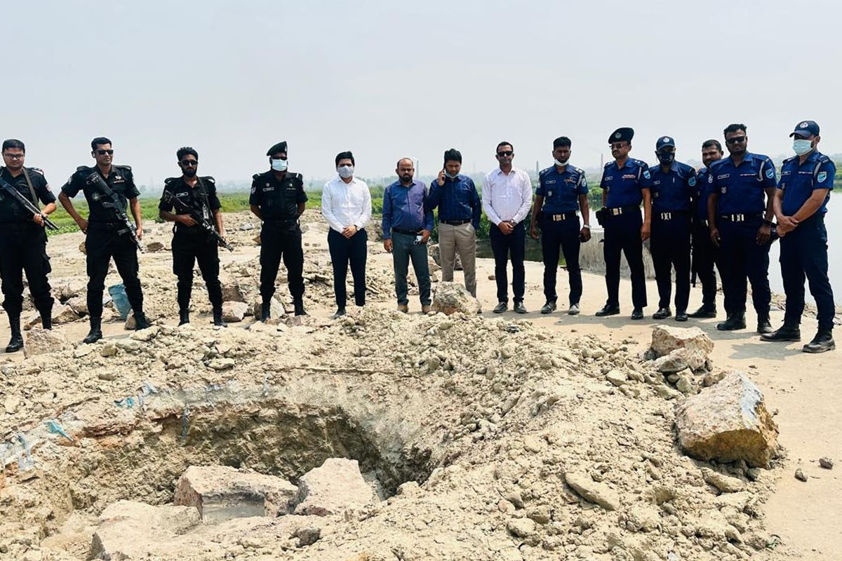 ঢাকার ১২টি সীসা ব্যাটারি কারখানা বন্ধ করলো পরিবেশ অধিদপ্তর