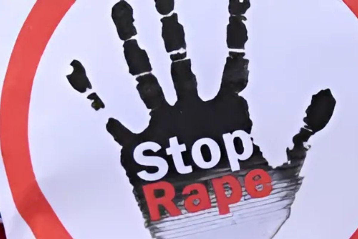 বাইসাইকেলে ঘোরানোর কথা বলে ৪ বছরের শিশুকে ধর্ষণের অভিযোগ, কিশোর আটক