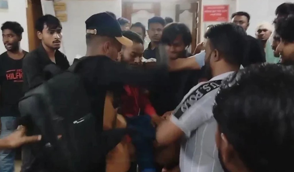 sylheti 1742879058 সিলেটে হাসপাতালে চিকিৎসাধীন রোগীদের ওপর বহিরাগতদের হামলা