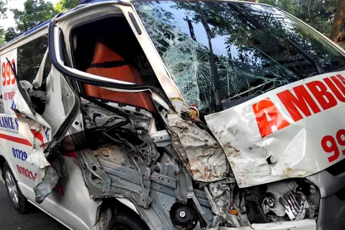 যশোর-বেনাপোল মহাসড়কে অ্যাম্বুলেন্সের সঙ্গে ভ্যানের সংঘর্ষ:  নিহত ৩
