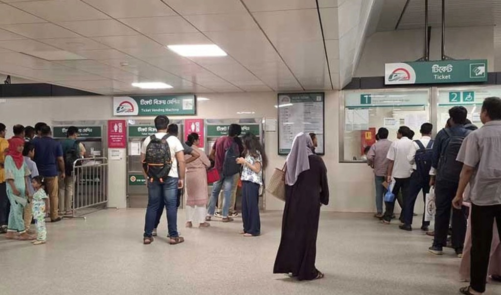 দেড় ঘণ্টা পর মেট্রোরেলে টিকিট ব্যবস্থা চালু 5 train 1742188664 দেড় ঘণ্টা পর মেট্রোরেলে টিকিট ব্যবস্থা চালু