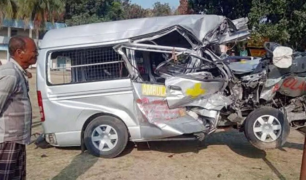 রাজশাহীতে ট্রাক-অ্যাম্বুলেন্স সংঘর্ষে ৩ জন নিহত 2 truc 1740977756 রাজশাহীতে ট্রাক-অ্যাম্বুলেন্স সংঘর্ষে ৩ জন নিহত