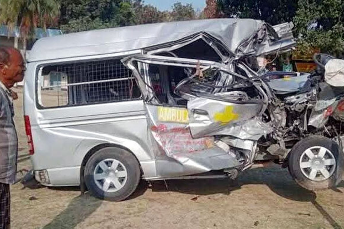 রাজশাহীতে ট্রাক-অ্যাম্বুলেন্স সংঘর্ষে ৩ জন নিহত
