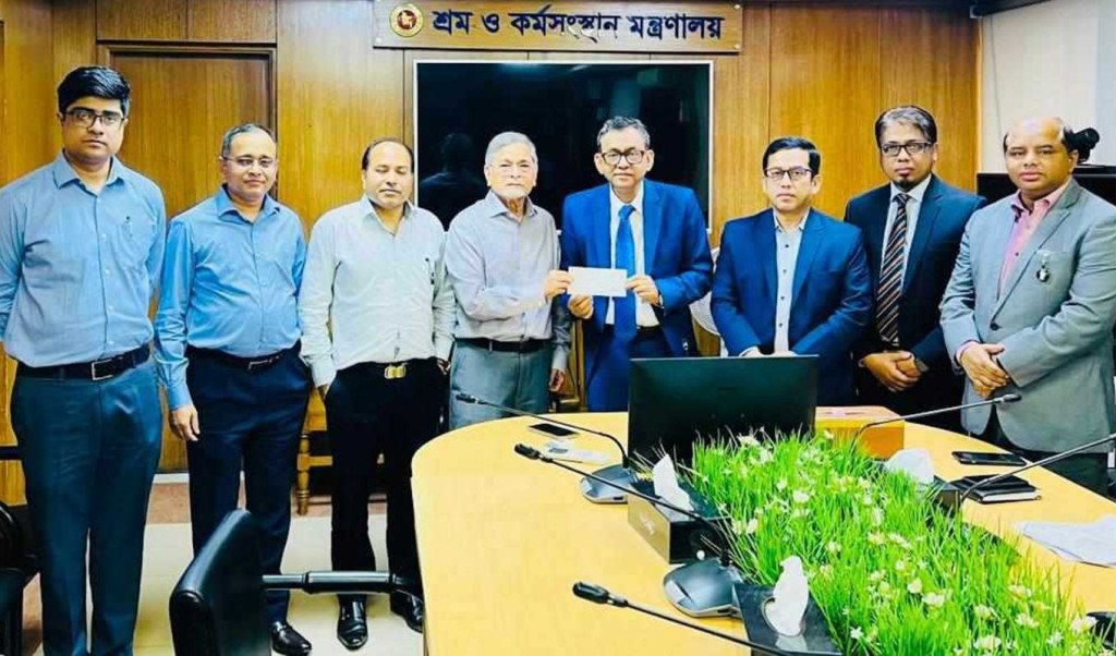 বেক্সিমকোর বন্ধ ১৪ প্রতিষ্ঠানের শ্রমিকদের ৫২৫ কোটি টাকা দিচ্ছে সরকার 4 worker mi 1741275650 বেক্সিমকোর বন্ধ ১৪ প্রতিষ্ঠানের শ্রমিকদের ৫২৫ কোটি টাকা দিচ্ছে সরকার