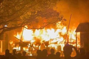 টাঙ্গাইলে অগ্নিকাণ্ডে ৯ দোকান পুড়ে ছাই