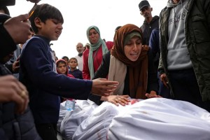 গাজায় ইসরাইলি হামলায় আরও বারো ফিলিস্তিনি নিহত