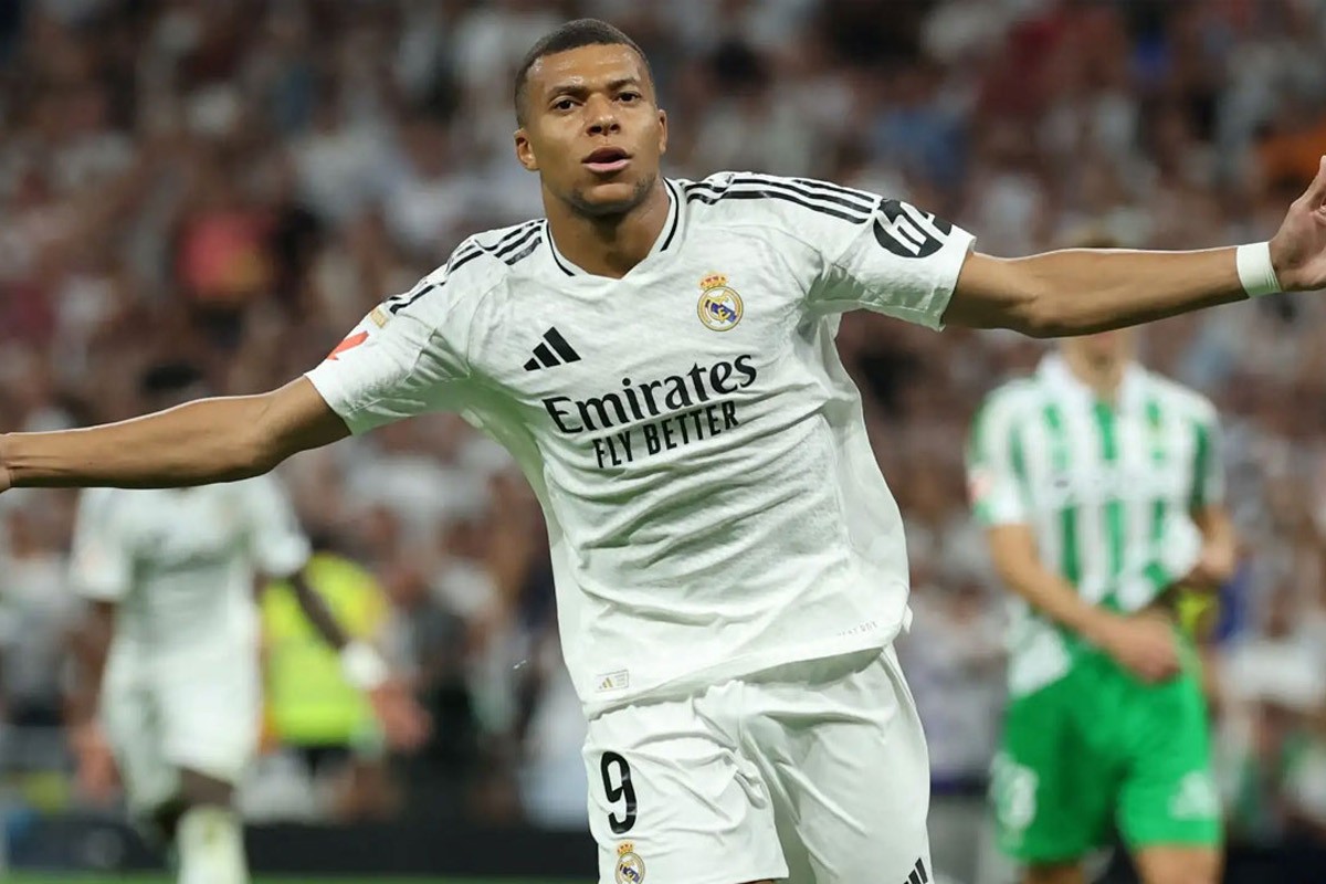 এমবাপ্পের জোড়া গোলে লা লিগার শীর্ষে রিয়াল