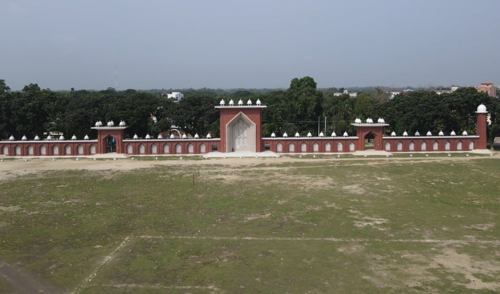 এশিয়ার 1743310296 দিনাজপুরে এশিয়ার বৃহত্তম গোর-এ-শহীদ ঈদগাহ ময়দান প্রস্তুত