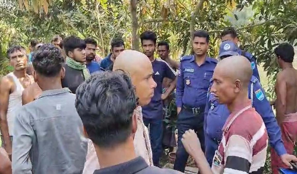 গোপালগঞ্জের কোটালীপাড়ায় দিনে-দুপুরে হাত পা বেঁধে যুবককে হত্যার পর ডাকাতি 3 কোটালিপাড়া 1741705295 গোপালগঞ্জের কোটালীপাড়ায় দিনে-দুপুরে হাত পা বেঁধে যুবককে হত্যার পর ডাকাতি