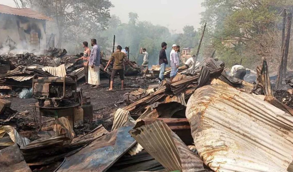 খাগড়াছড়িতে আগুনে পুড়ে ছাই ১৬ দোকান 3 খাগড়াছড়ি 1742976134 খাগড়াছড়িতে আগুনে পুড়ে ছাই ১৬ দোকান