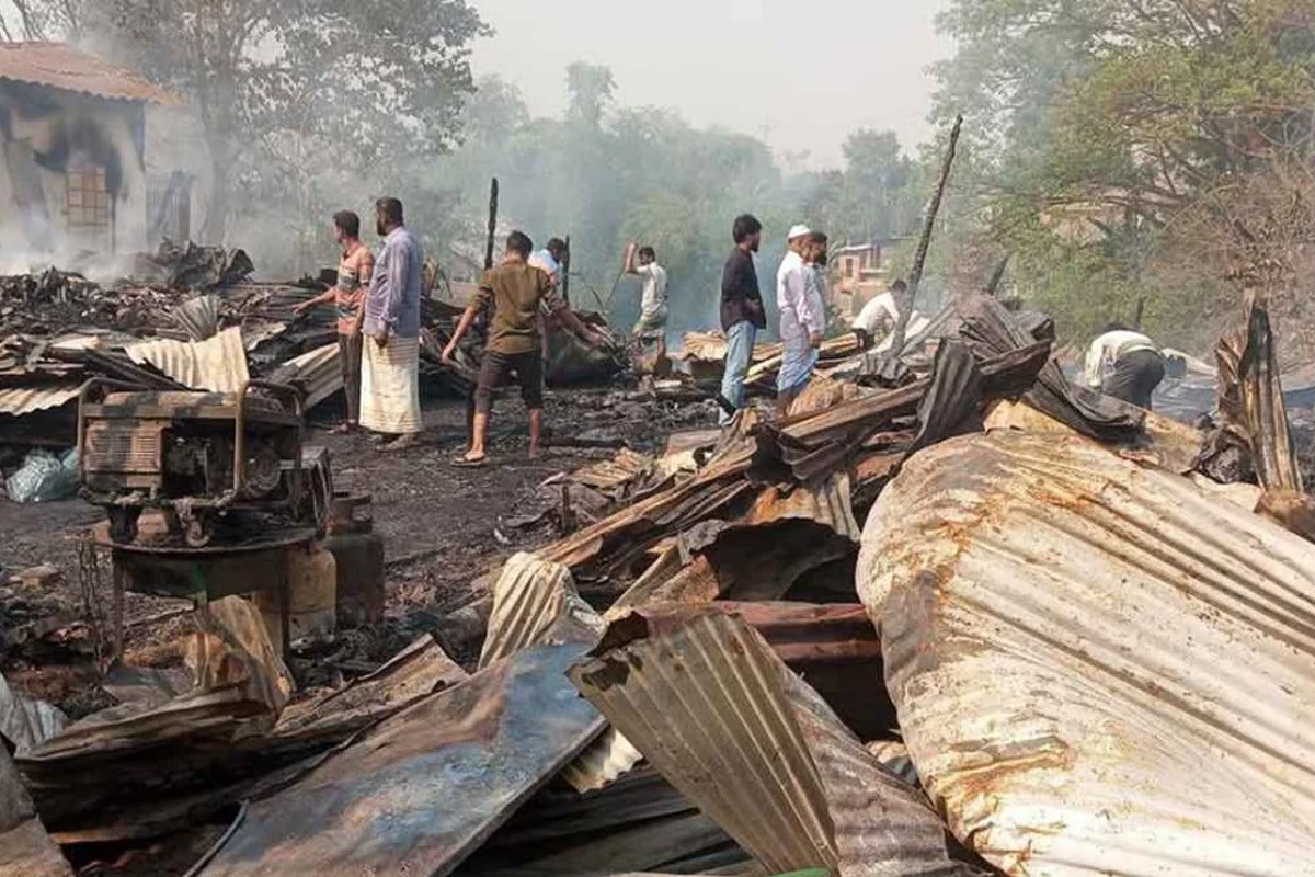 খাগড়াছড়িতে আগুনে পুড়ে ছাই ১৬ দোকান