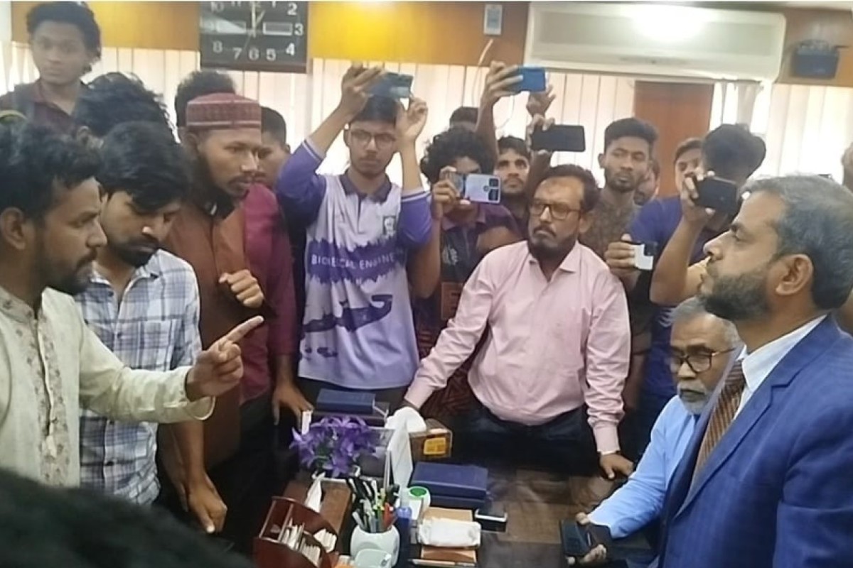 গলার নলি ছিঁড়ে ফেলার হুশিয়ারি দিলেন ইবি সমন্বয়ক