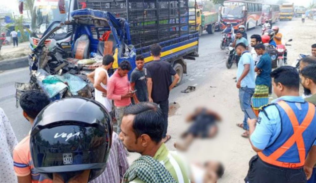 গাজীপুর 1743160924 গাজীপুরে পিকআপ-ট্রাক সংঘর্ষ, নিহত ২