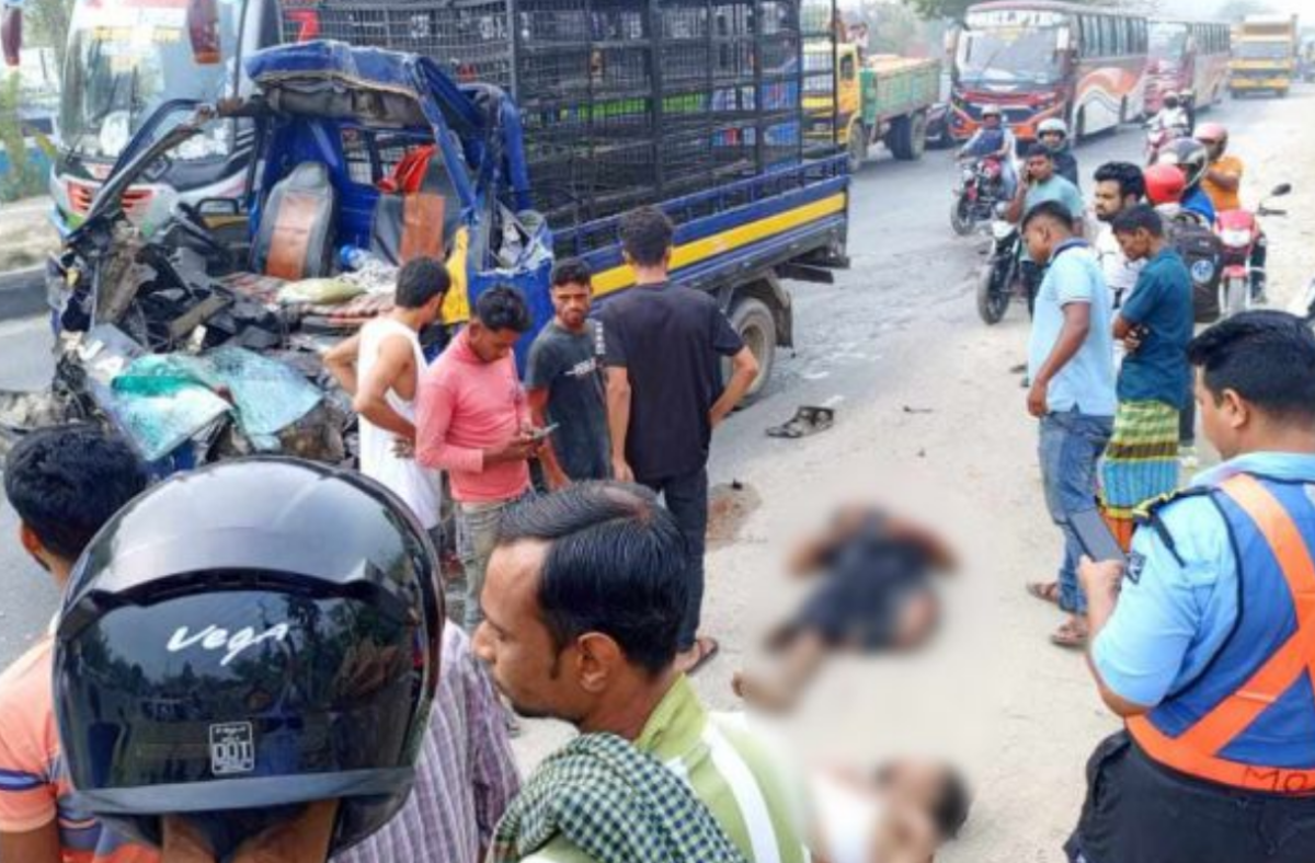 গাজীপুরে পিকআপ-ট্রাক সংঘর্ষ, নিহত ২