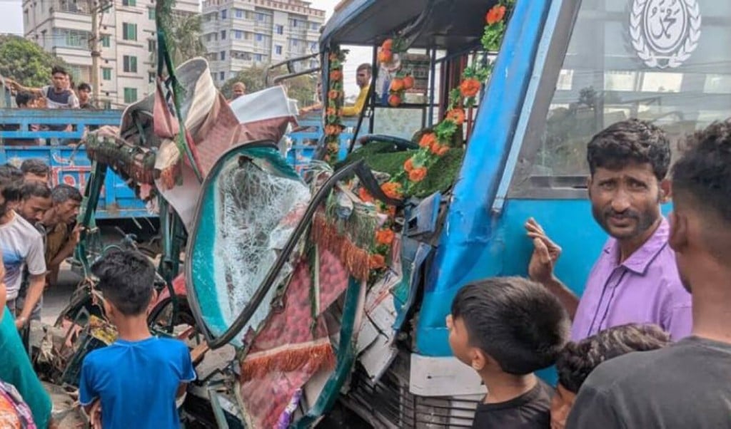গাজীপুর 1743312233 গাজীপুরে বাস-অটোরিকশা সংঘর্ষে নিহত ৩, আহত ২
