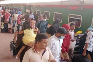 ট্রেনপথে ঈদ যাত্রা শুরু