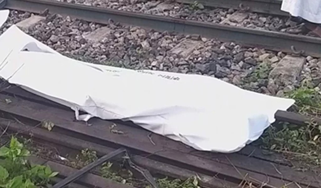 ট্রেনে কাটা পড়ে দুই যুবকের মৃত্যু 3 ট্রেনে কাটা 1741922626 ট্রেনে কাটা পড়ে দুই যুবকের মৃত্যু