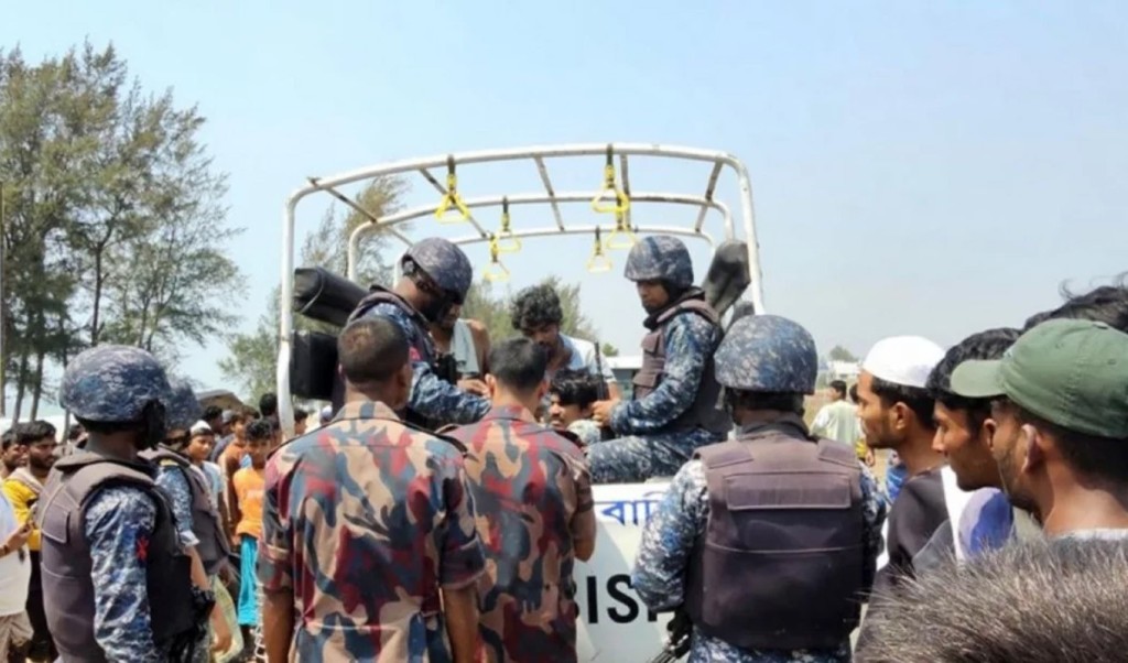 ডাকাত 1742707153 যাত্রী অপহরণ চেষ্টায় তিন ডাকাতকে পুলিশে সোপর্দ