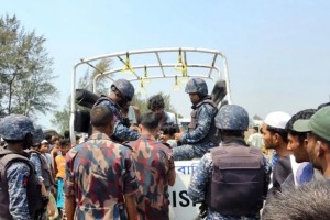 যাত্রী অপহরণ চেষ্টায় তিন ডাকাতকে পুলিশে সোপর্দ