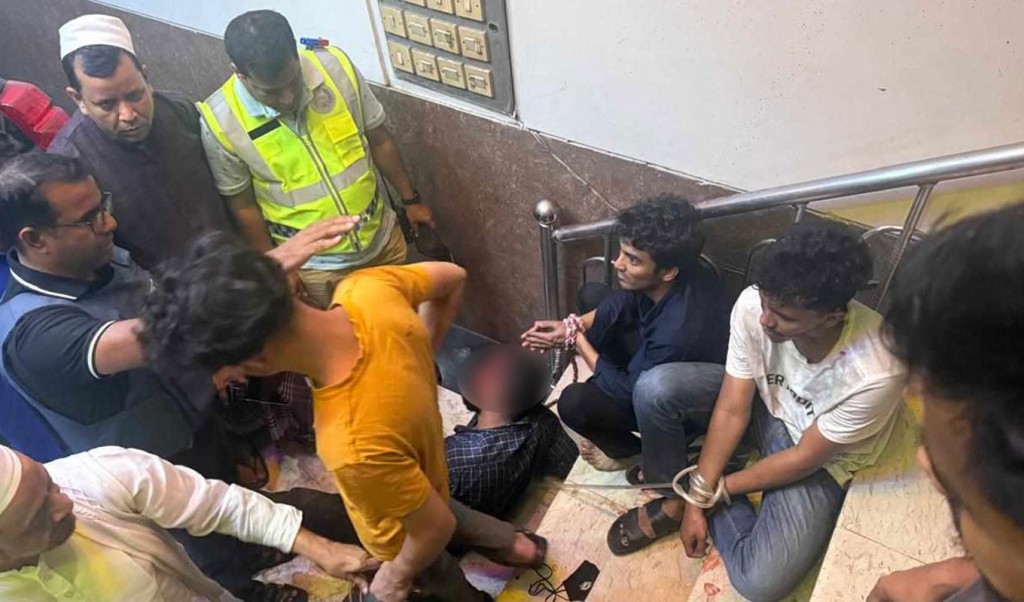 ডাকাতি 1743053605 রাজধানীতে র‌্যাব, ম্যাজিস্ট্রেট ও ছাত্র পরিচয়ে ডাকাতি, গ্রেপ্তার ৪