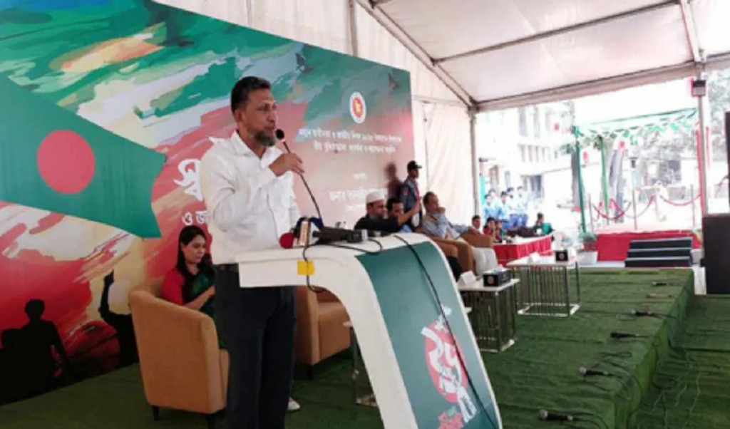 ঢাকার 1742977900 জুলাই আন্দোলনকে ৭১’র সঙ্গে তুলনা, ক্ষমা চাইলেন সিভিল সার্জন