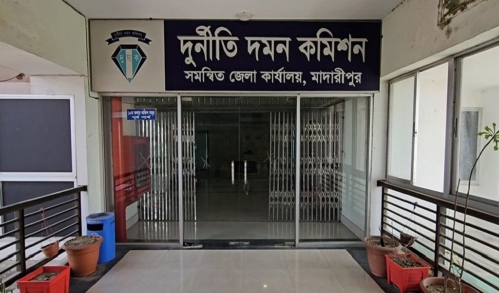 পদ্মা সেতু প্রকল্পে লুট: ২৩ জনের নামে দুদকের মামলা 3 দুদক 1741181291 পদ্মা সেতু প্রকল্পে লুট: ২৩ জনের নামে দুদকের মামলা