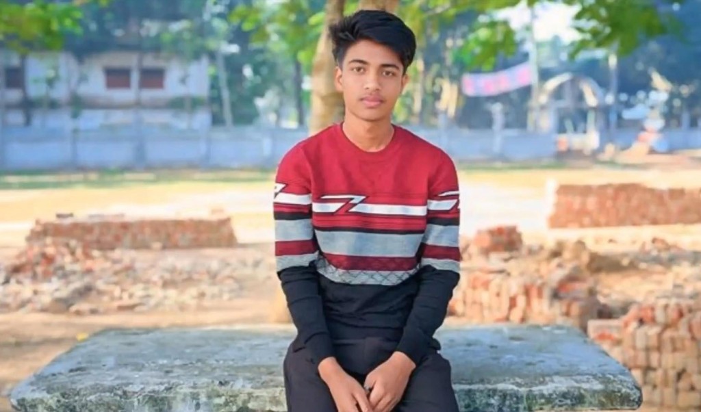 নাঈম 1743306268 ফেসবুকে হা হা রিয়েক্ট দেওয়ায় প্রাণ গেলো কলেজছাত্রের