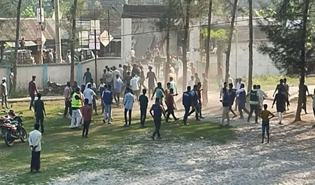 নোয়াখালীতে বাজার ইজারা নিয়ে বিএনপির দুই পক্ষের সংঘর্ষ, আহত ১২ 2 নোয়াখালী 1741794448 নোয়াখালীতে বাজার ইজারা নিয়ে বিএনপির দুই পক্ষের সংঘর্ষ, আহত ১২