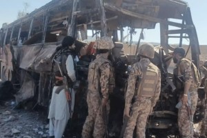 পাকিস্তানে সামরিক বাহিনীর গাড়িবহরে হামলা, নিহত ৫ আহত অন্তত ৪০